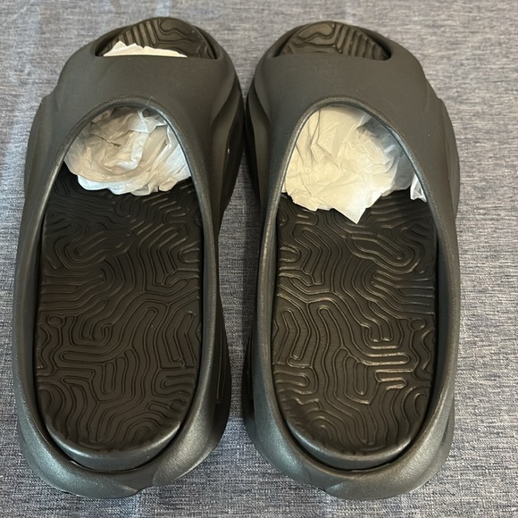 PrettyLittleThing Black Cutout Rubber Ribbed Sole Sliders Size 5 - Picture 2 of 4